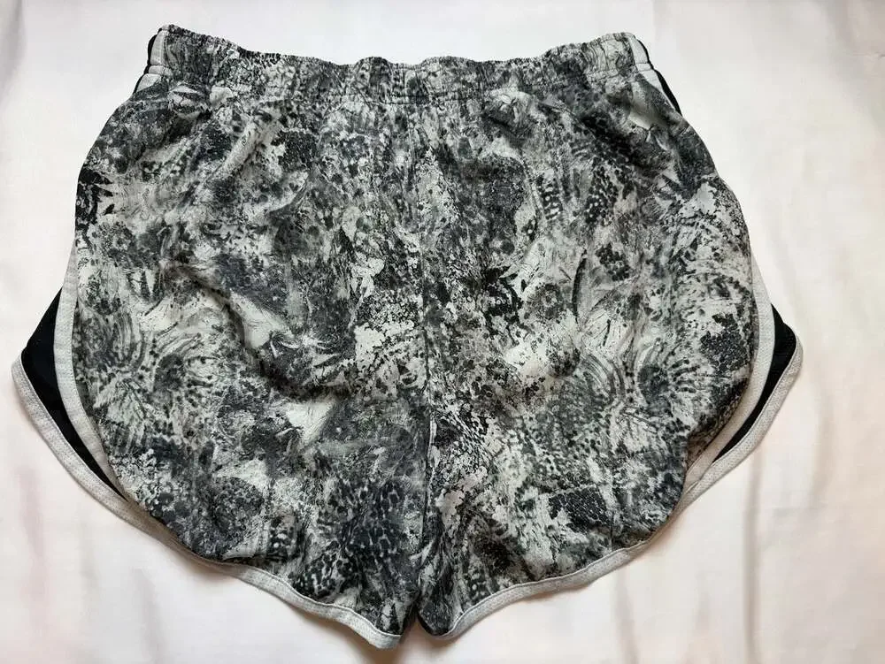 Nike Women's Dri-FIT Tempo Running Shorts Gray/Black Abstract Print Size Large